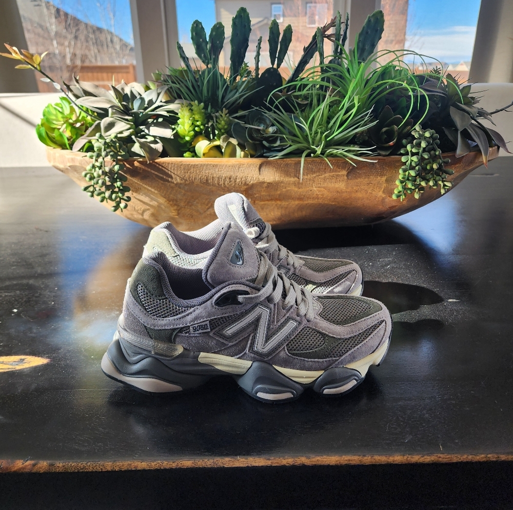 Women's New Balance 9060 - Size 5.5 but fits like a 6